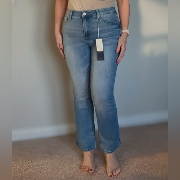 Laurie Felt Denim - Laurie Felt Light Wash Forever Denim Crop Baby Bell Jeans